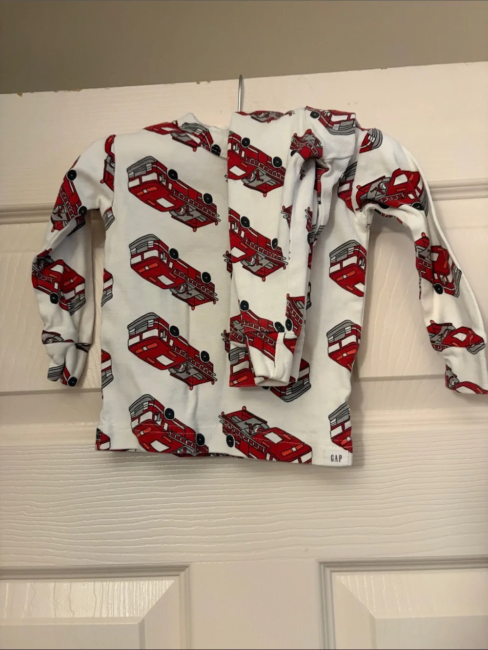 GAP Red Fire Truck Sleep Set on White size 6-12mo